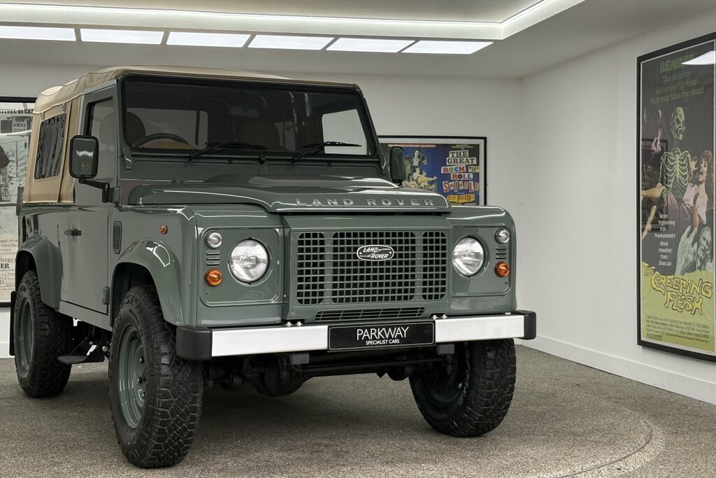 Land Rover Defender 90 Heritage Style S Top Green