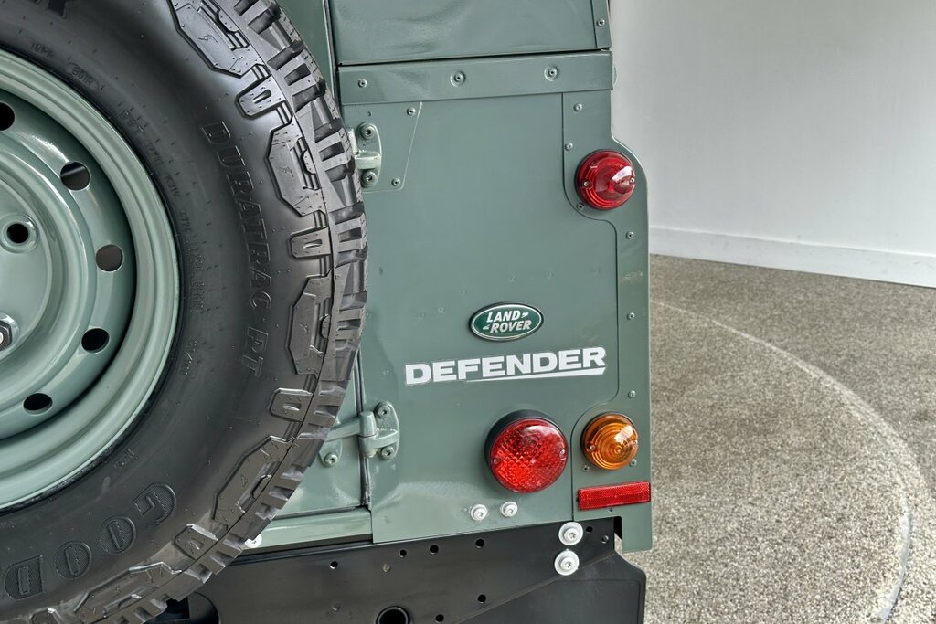 Land Rover Defender 110 Xs Heritage Style VO12RDX Green #2