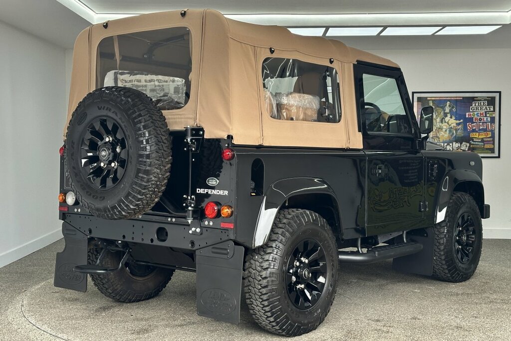 Land Rover Defender 90 2.2 Black Edition S Top WJI1386 Black #4