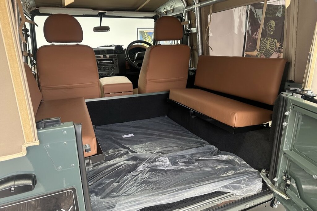 Land Rover Defender 2.2 Soft Top Heritage Design Green #3
