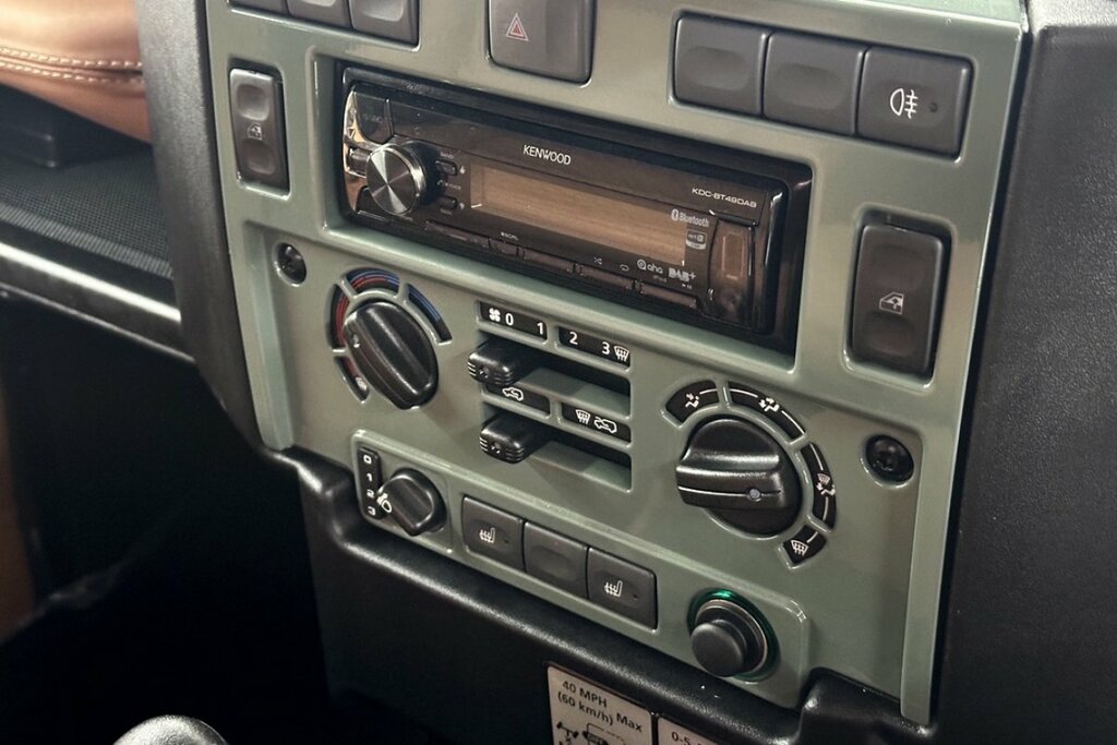 Land Rover Defender 2.2 Soft Top Heritage Design Green #5