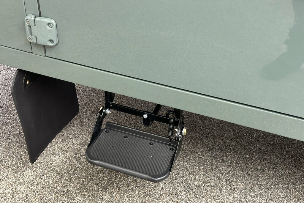 Land Rover Defender 2.2 Soft Top Heritage Green #5