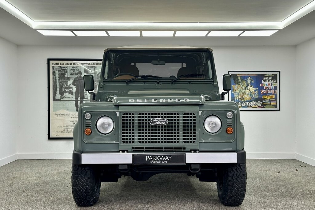 Land Rover Defender 2.2 Soft Top Heritage Green #3