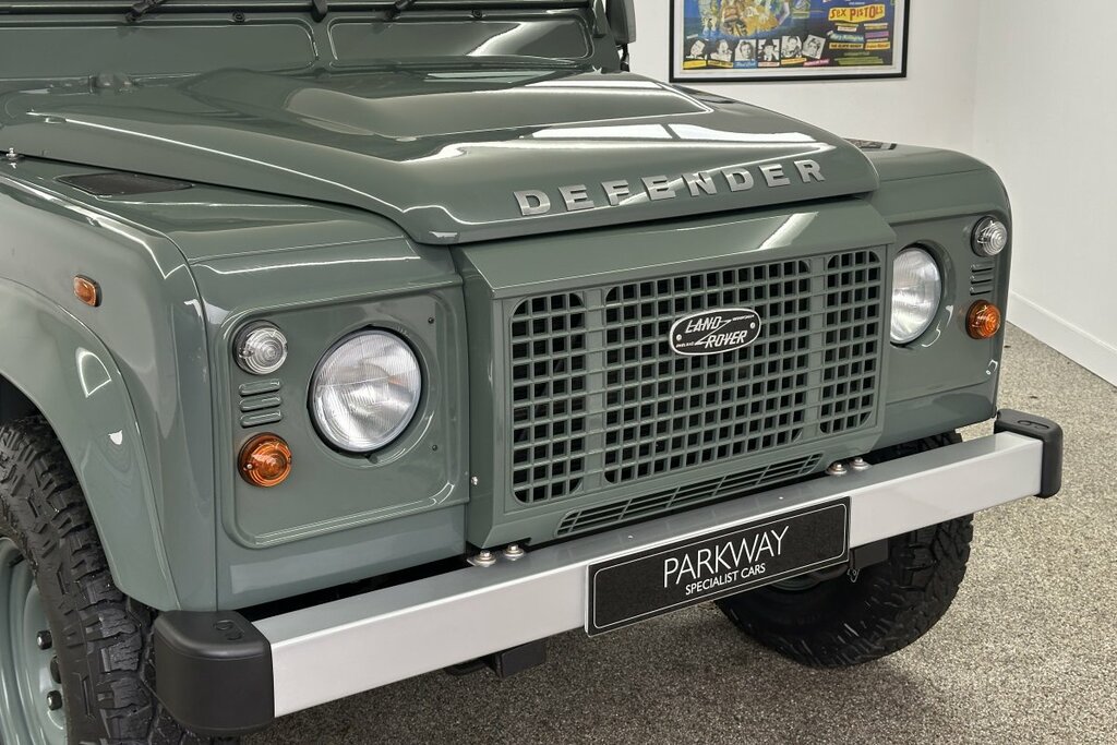 Land Rover Defender 2.2 Soft Top Heritage Green #4