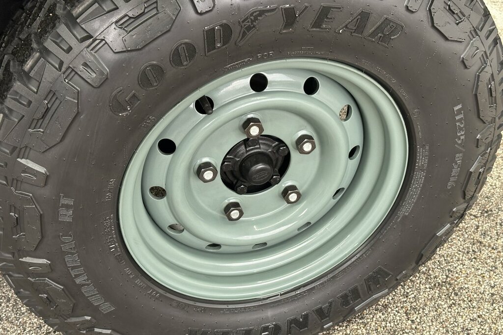 Land Rover Defender 2.2 Soft Top Heritage Green #2