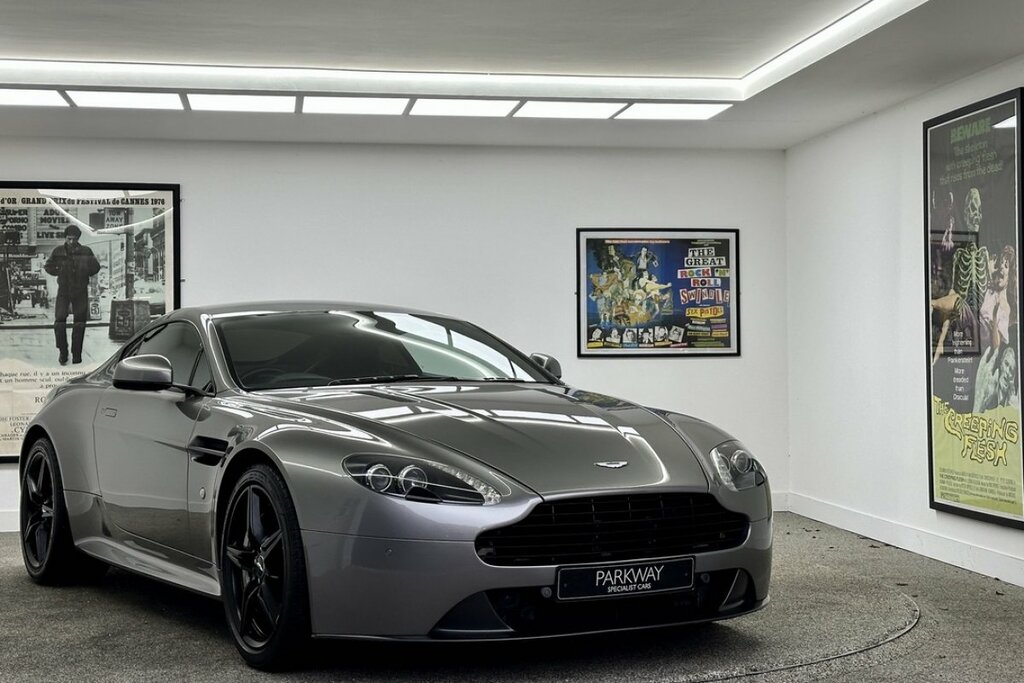 Aston Martin Vantage 4.7 16 Model Coupe Grey