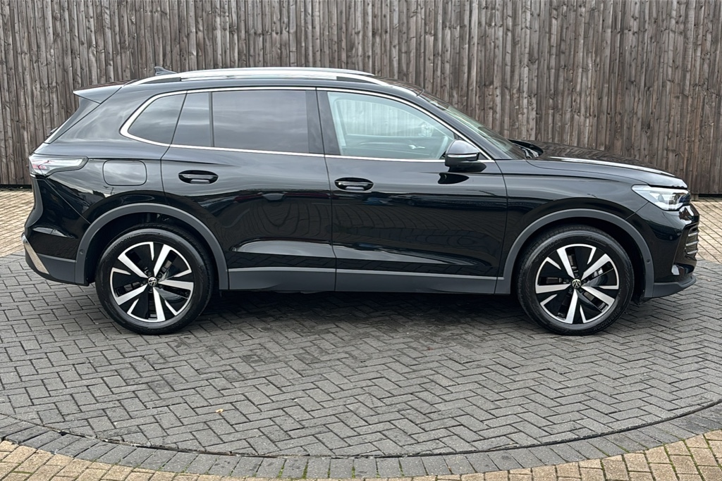 Volkswagen Tiguan 2.0 Tdi Elegance Dsg 150 Ps KP25JYN Black #4