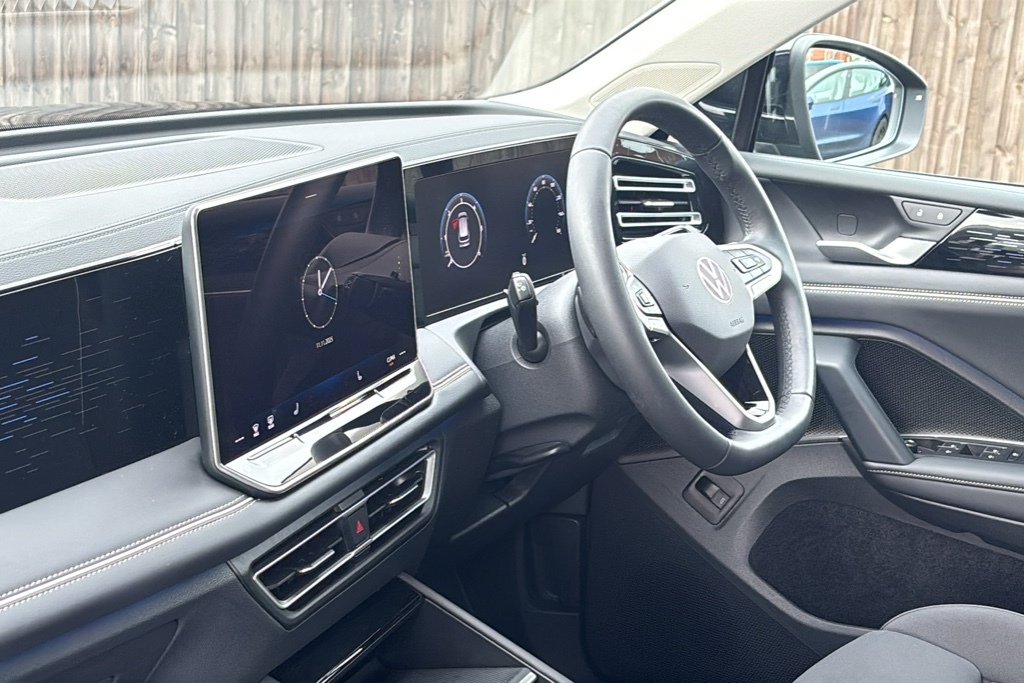 Volkswagen Tiguan 2.0 Tdi Elegance Dsg 150 Ps KP25JYN Black #2