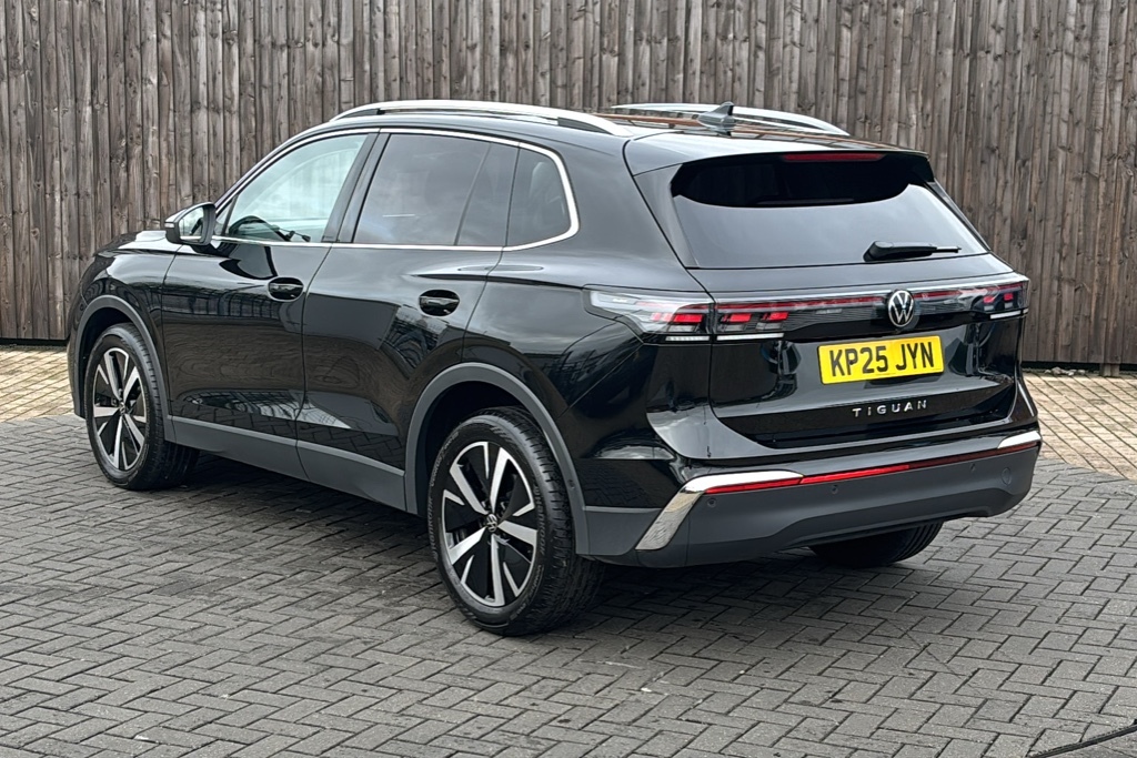 Volkswagen Tiguan 2.0 Tdi Elegance Dsg 150 Ps KP25JYN Black #3