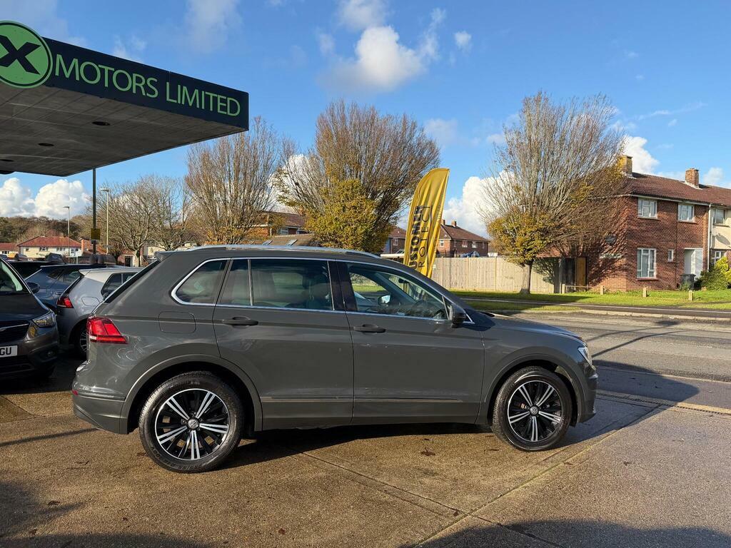 Volkswagen Tiguan 2.0 Tdi Se Navigation Euro 6 S S WP67UJS Grey #3