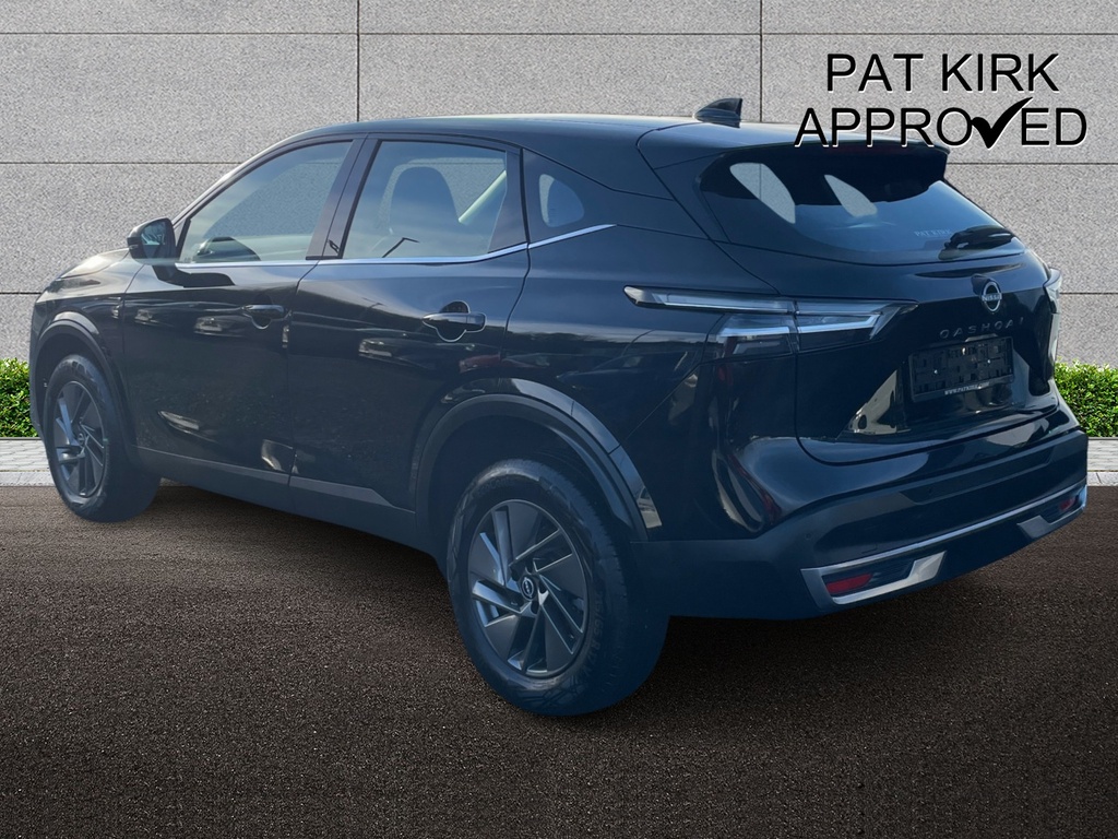 Nissan Qashqai 1.3 Dig-t Mh Acenta Premium VK74FXJ Black #2