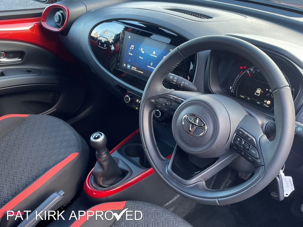 Toyota Aygo X 1.0 Vvt-i Edge WRZ6776 Red #4
