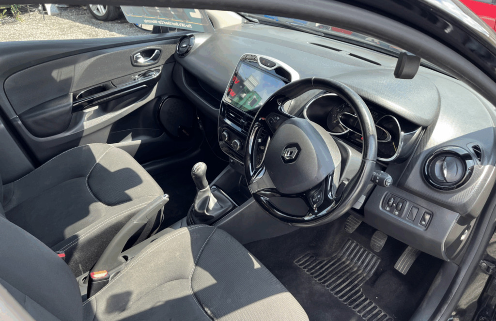 Renault Clio Hatchback E064JWZ Black #5