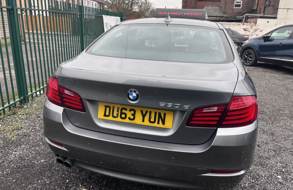 BMW 5 Series Saloon DU63YUN Black #4