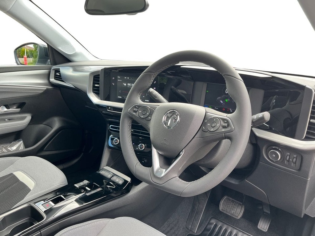Vauxhall Mokka-e 50Kwh Design Suv 136 Ps MD24UDN White #5