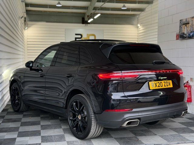 Porsche Cayenne 2020 3.0 V6 E-hybrid 14.1Kwh Suv Plug-i Black #2