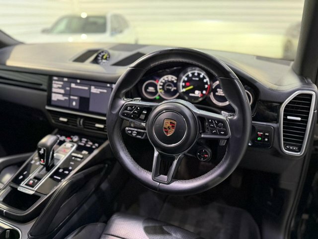 Porsche Cayenne 2020 3.0 V6 E-hybrid 14.1Kwh Suv Plug-i Black #3