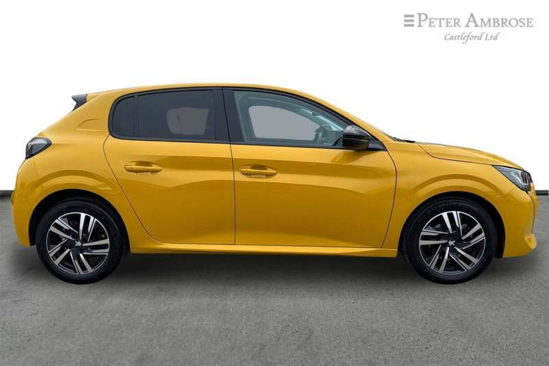 Peugeot 208 1.2 Puretech 100 Allure Premium - 2023 73 MH73OPW Yellow #2