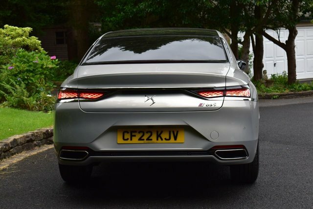 DS DS 9 1.6 Puretech Performance Line Saloon White #4
