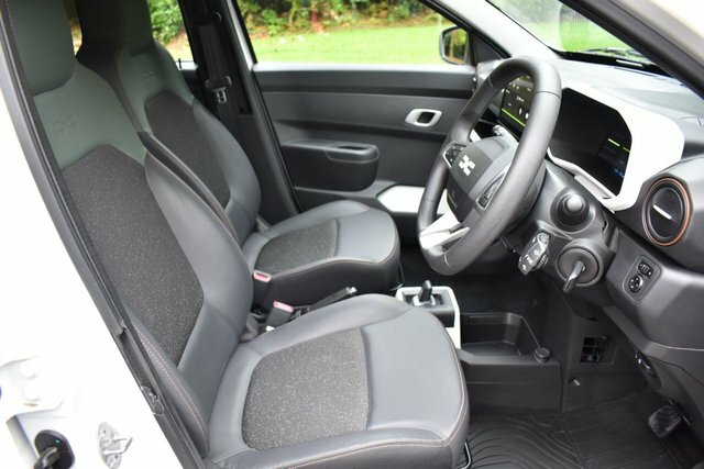 Dacia Spring 65 26.8Kwh Extreme Hatchback 65 YE25LJZ White #6