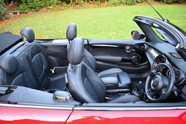 Mini Convertible 1.5 Cooper Exclusive Convertible Steptr MX22WDN Red #3