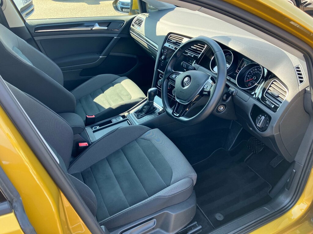 Volkswagen Golf Gt Evo Tsi Evo 150 Dsg DA68FHD Yellow #2