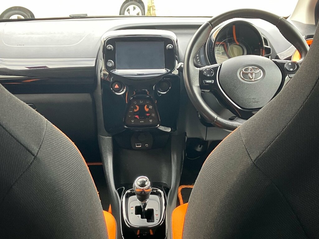 Toyota Aygo X X-cite 1.0 Vvt-i Euro 6 71 Ps X-shif HW20HMD Orange #3