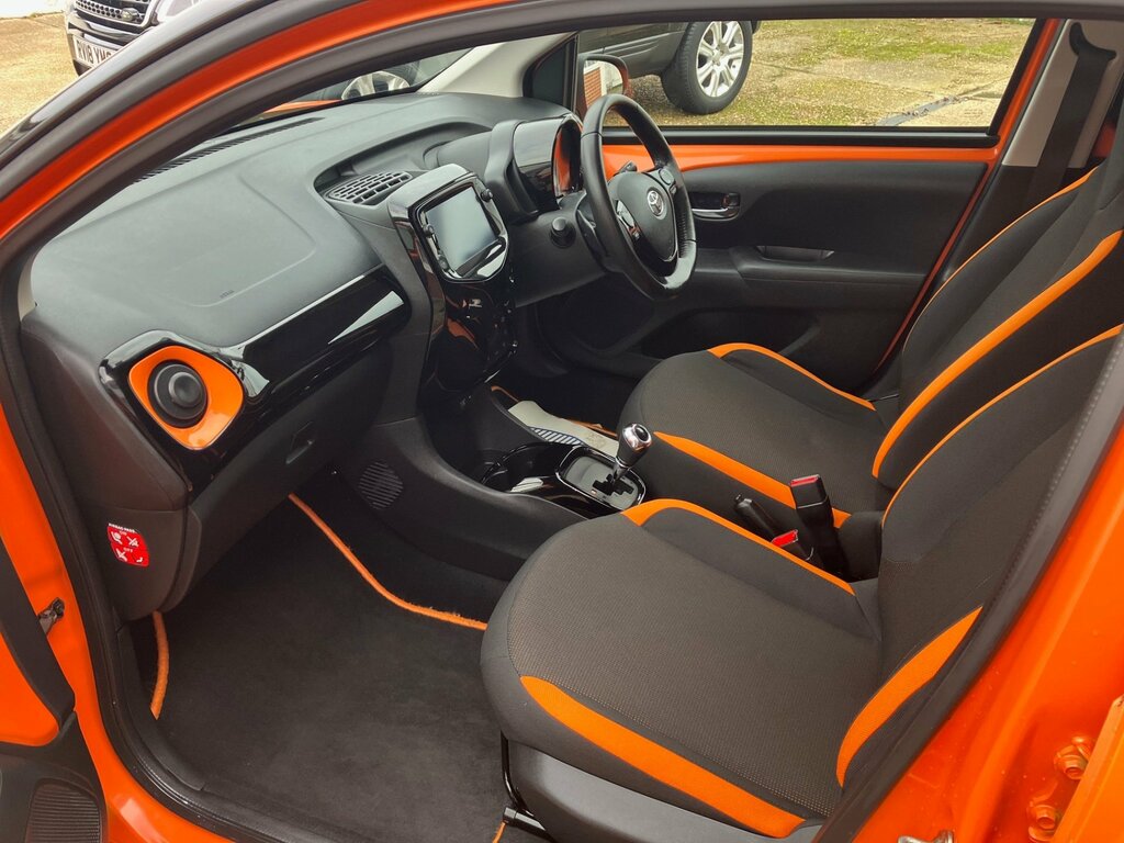 Toyota Aygo X X-cite 1.0 Vvt-i Euro 6 71 Ps X-shif HW20HMD Orange #5