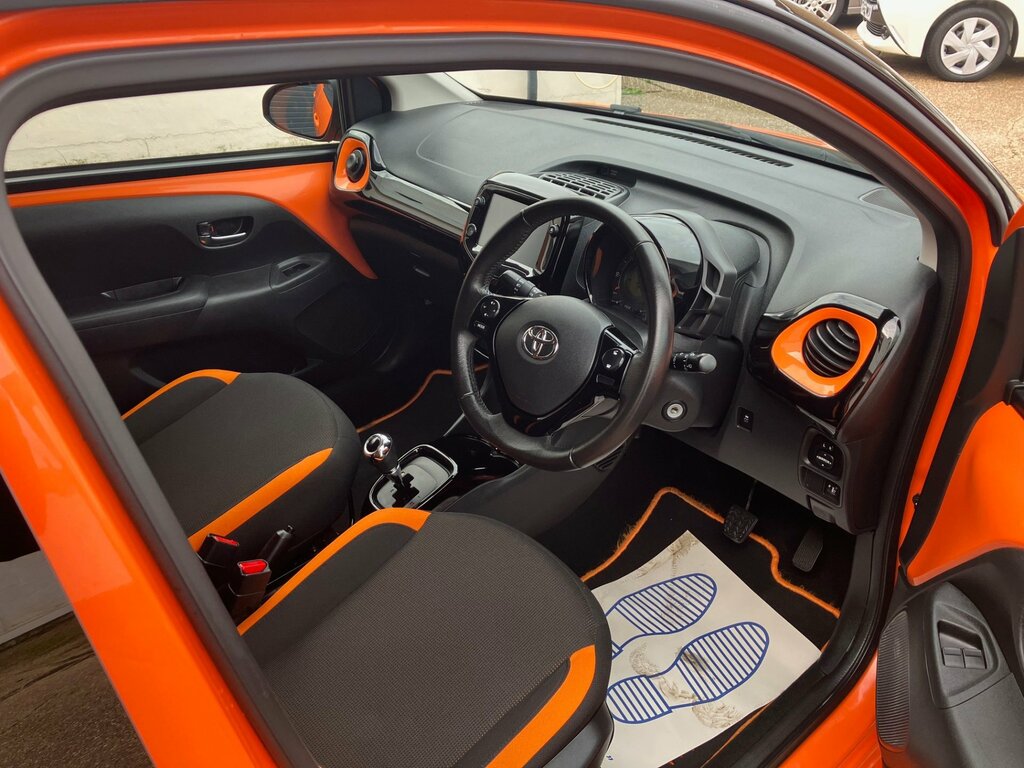 Toyota Aygo X X-cite 1.0 Vvt-i Euro 6 71 Ps X-shif Orange