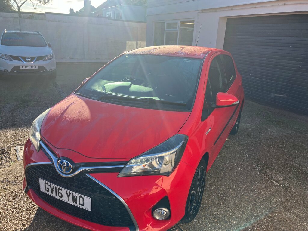 Toyota Yaris Design 1.5 Vvt-h Hybrid E-cvt Euro 6 GV16YWO Red #4