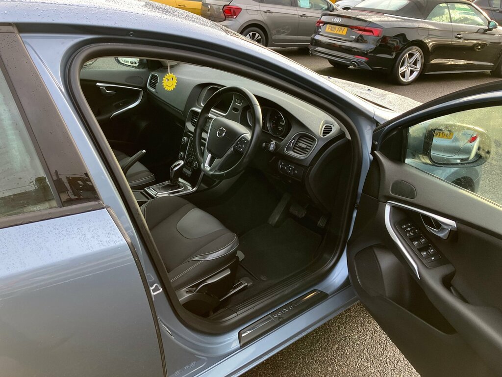 Volvo V40 T3 Momentum Nav Plus 1.5 Hatchback Aut RX17XAS Blue #2