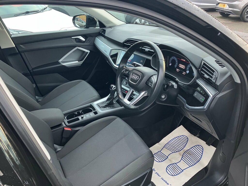Audi Q3 Technik 1.5 Tfsi Cod 35 Suv S Tronic E RE70YRG Black #2