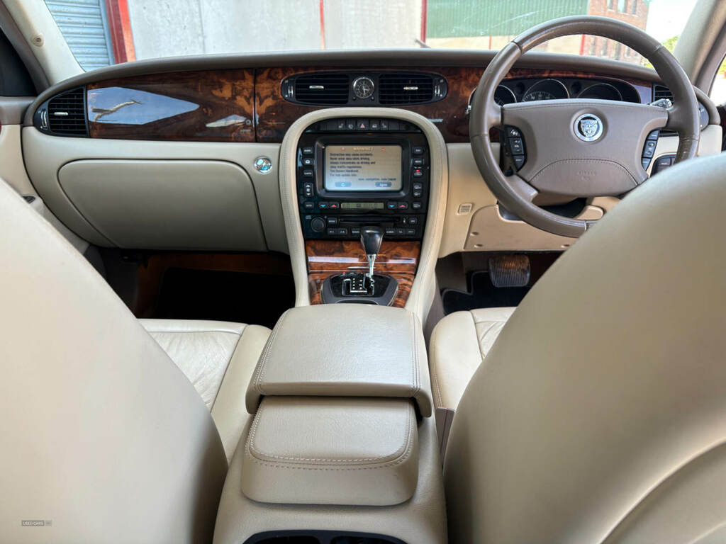 Jaguar XJ Xj 2.7 Tdvi Executive WK58FNJ Red #2
