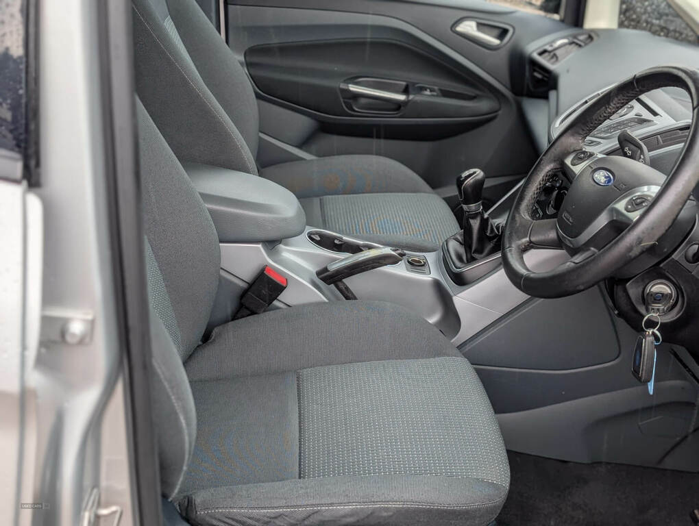 Ford Focus C-Max Titanium Red #9