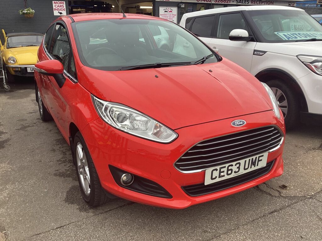 Ford Fiesta Fiesta Hatchback CE63UMF Red #4