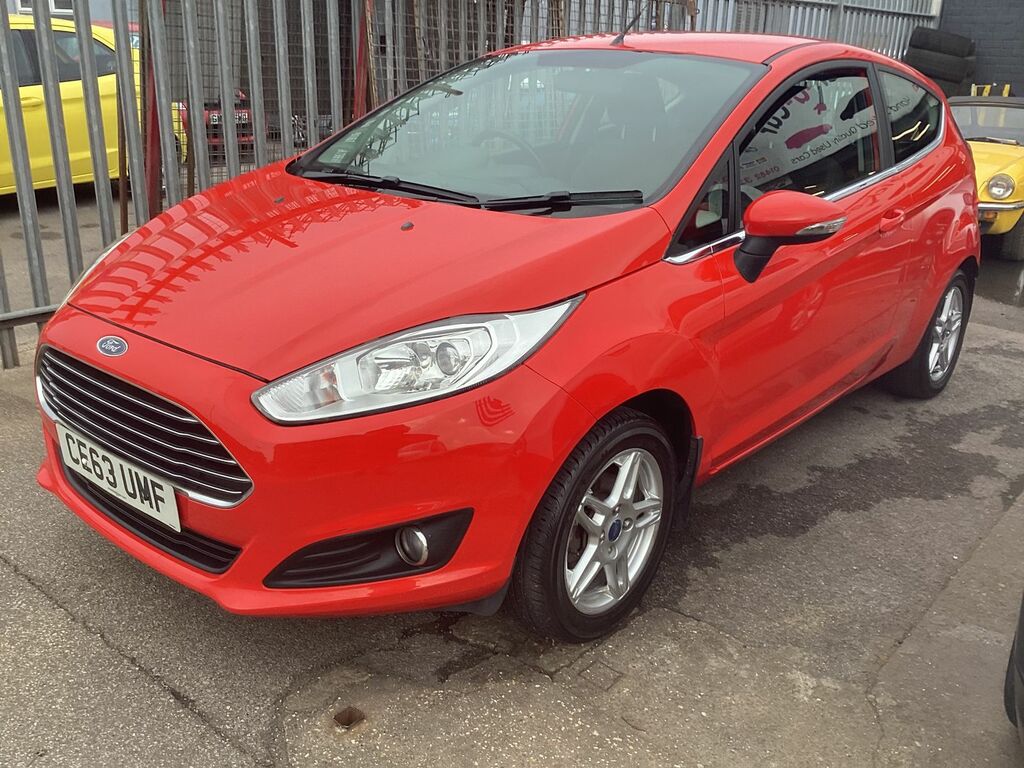 Ford Fiesta Fiesta Hatchback CE63UMF Red #6