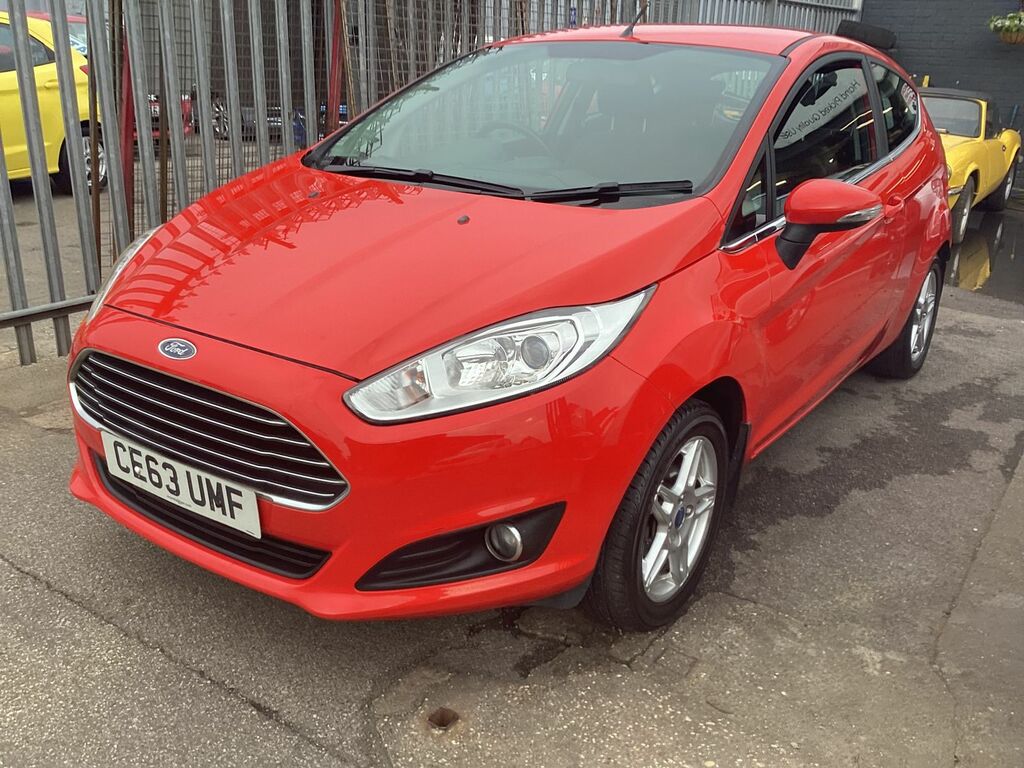 Ford Fiesta Fiesta Hatchback CE63UMF Red #3