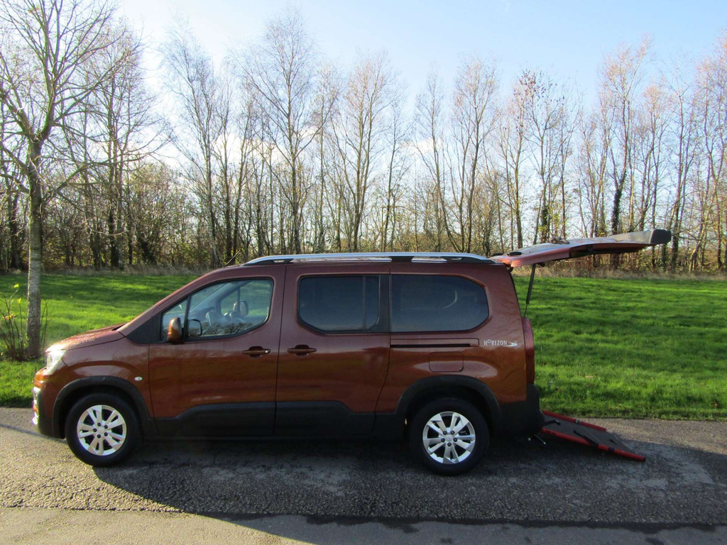 Peugeot Rifter Horizon Hdi XL Lwb 5 Seats Wheelchair Accessible