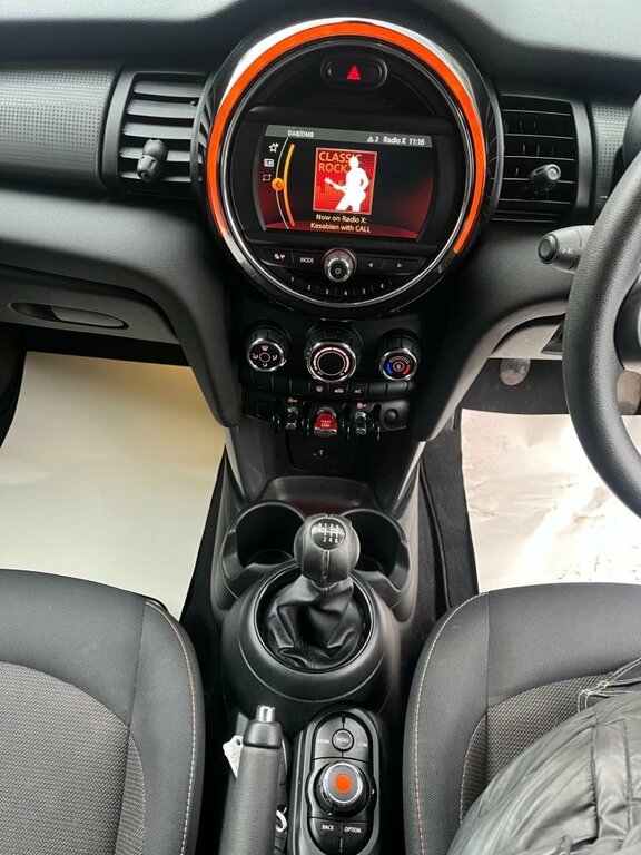 Mini Hatch 1.5L Cooper Classic ST69UEZ Orange #4
