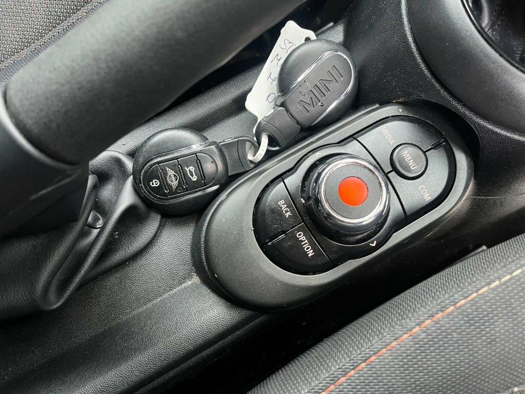 Mini Hatch 1.5L Cooper Classic ST69UEZ Orange #3
