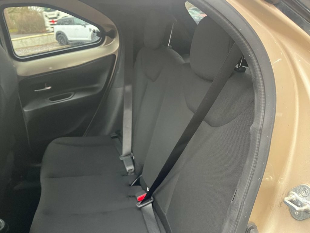 Toyota Aygo X 1L Edge VN72ZSD Beige #4