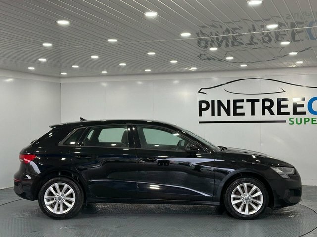 Audi A3 1.0 Tfsi 30 Technik Sportback Eu NL70VWO Black #4