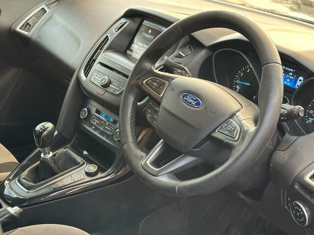 Ford Focus 1.0T Ecoboost Titanium Hatchback OU16JFY Blue #2