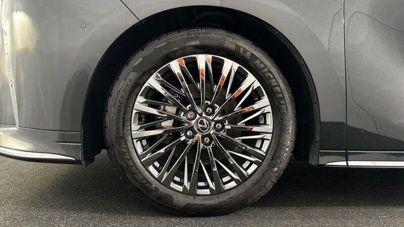 Lexus LM 350H 2.5 White #10