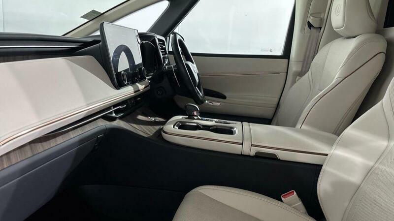 Lexus LM 350H 2.5 White #2