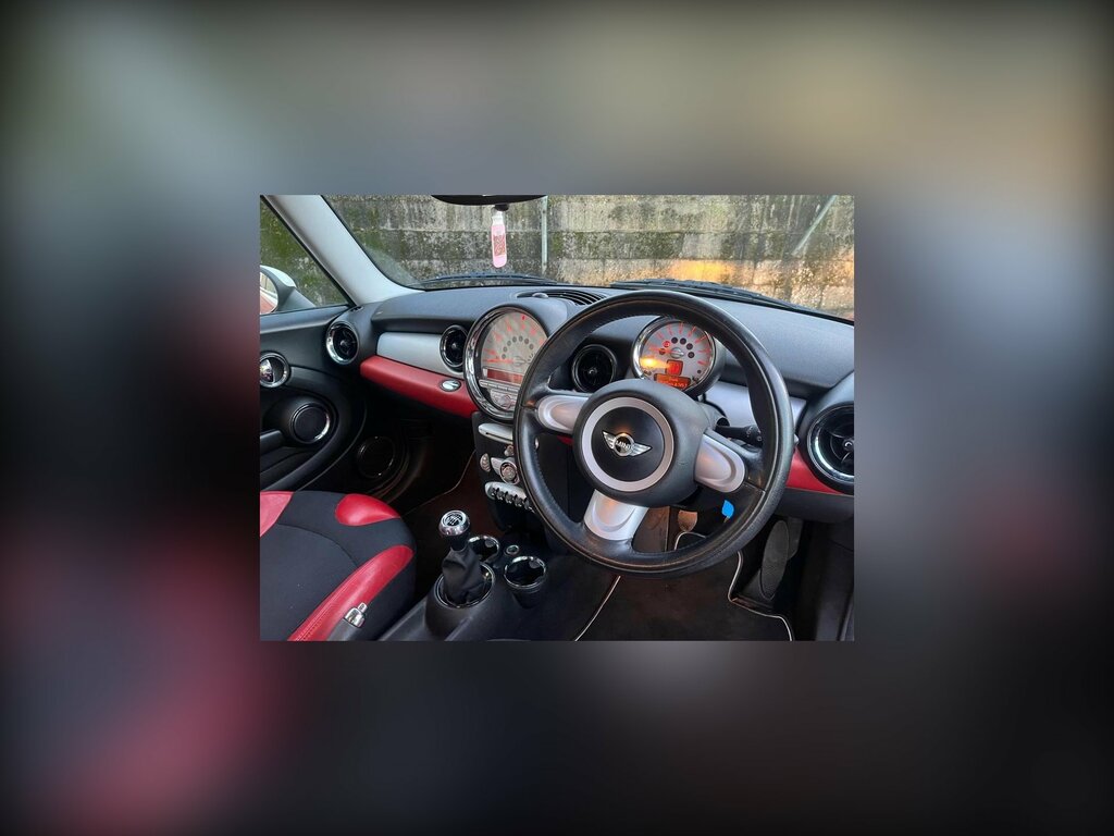 Mini Hatch Cooper 3-Door VU07KFX Red