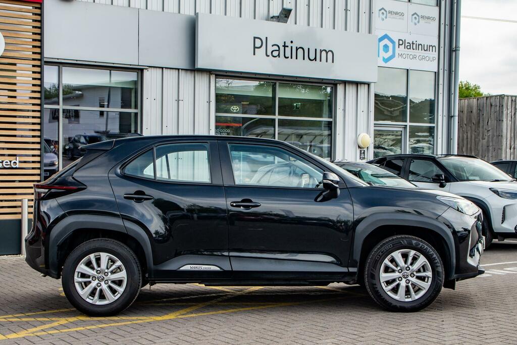 Toyota Yaris Cross 1.5 Vvt-h Icon E-cvt Euro 6 Ss Black #3