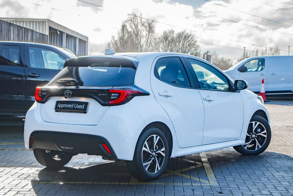 Toyota Yaris 1.5 Vvt-h Design E-cvt Euro 6 Ss  White #2