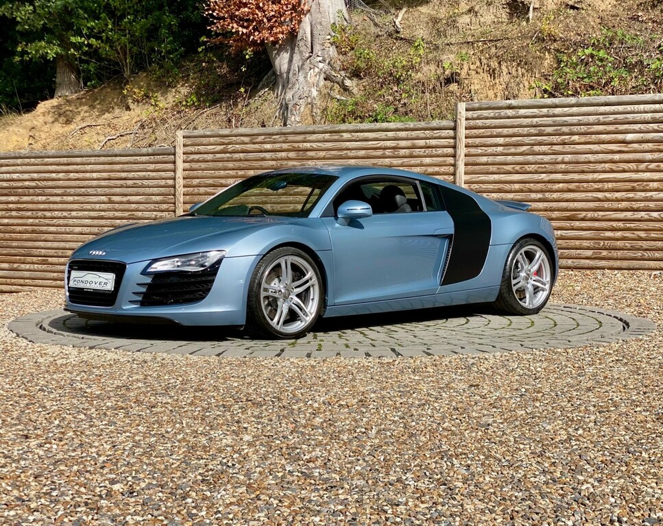 Audi R8 Coupe Blue