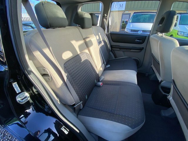 Nissan X-Trail 2.0I Se Green #11
